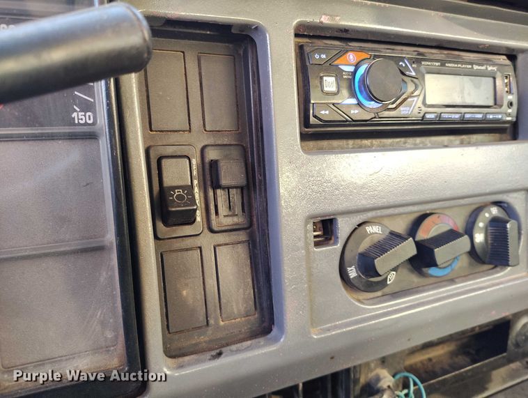 image for item IH9363 1998 International 4900 dump truck