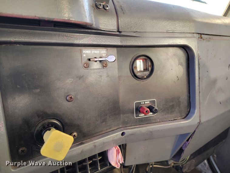 image for item IH9363 1998 International 4900 dump truck