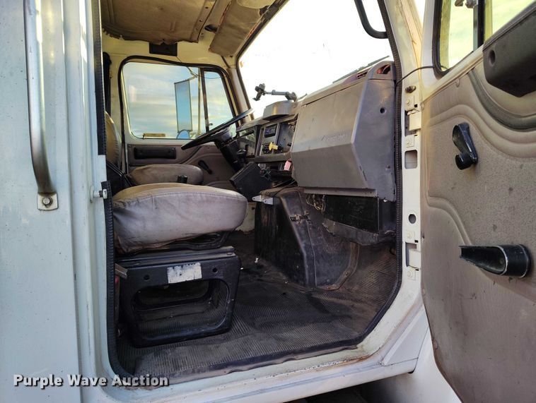 image for item IH9363 1998 International 4900 dump truck