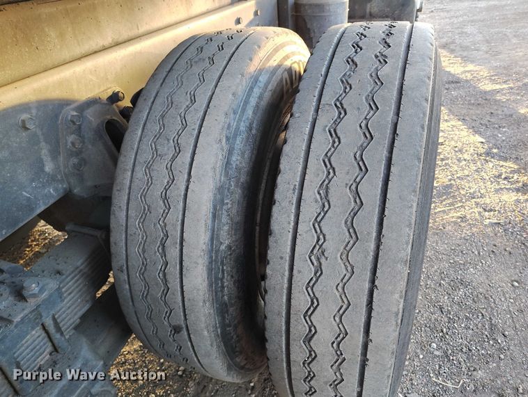 image for item IH9363 1998 International 4900 dump truck