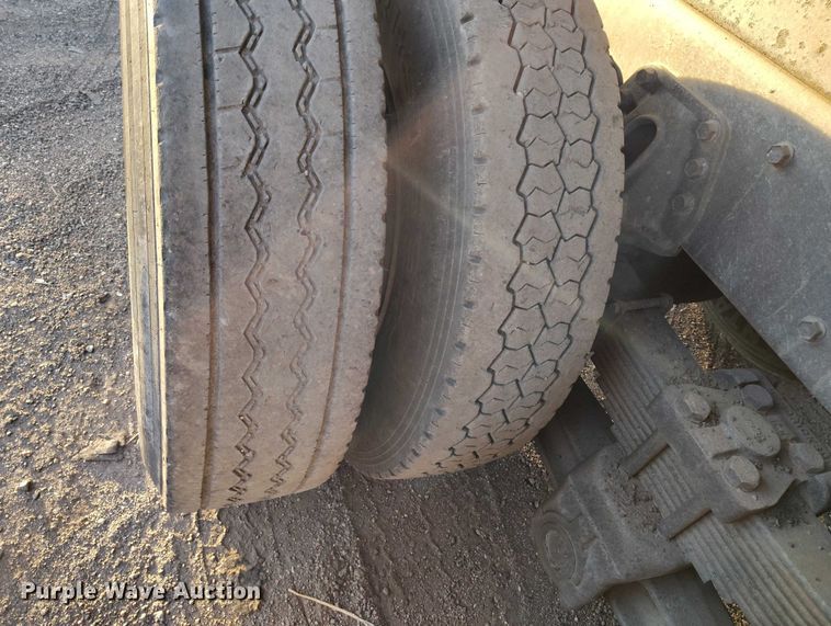 image for item IH9363 1998 International 4900 dump truck