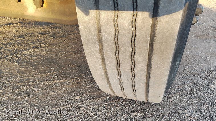 image for item IH9363 1998 International 4900 dump truck