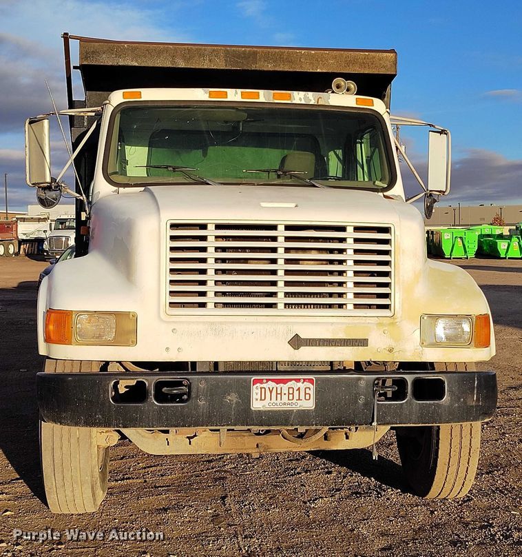 image for item IH9364 1999 International 4900 dump truck