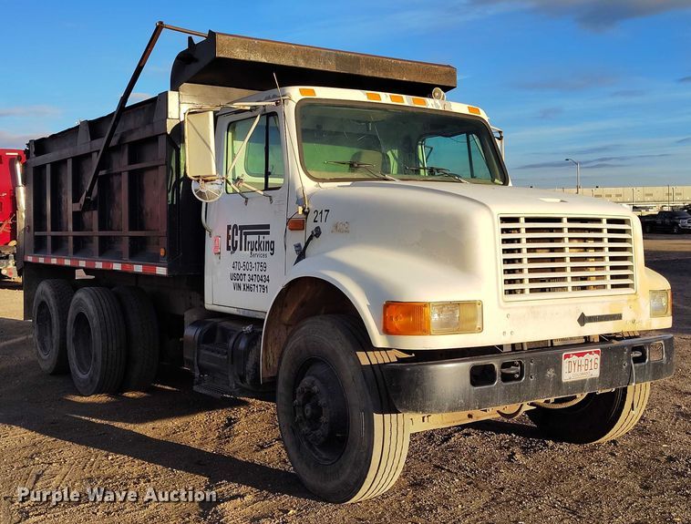 image for item IH9364 1999 International 4900 dump truck