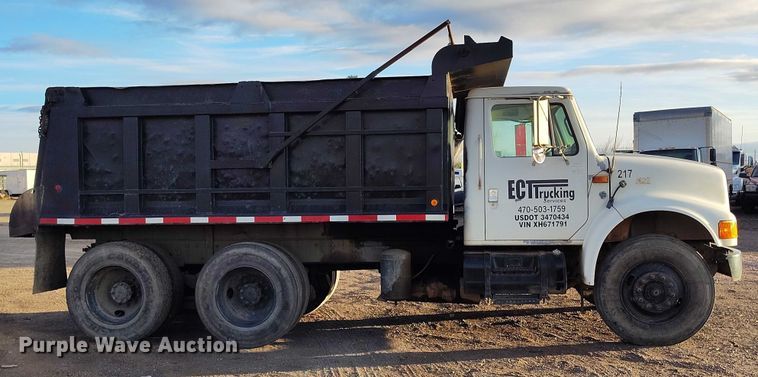 image for item IH9364 1999 International 4900 dump truck