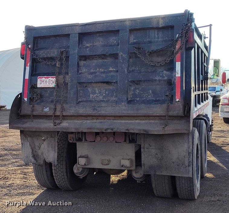 image for item IH9364 1999 International 4900 dump truck