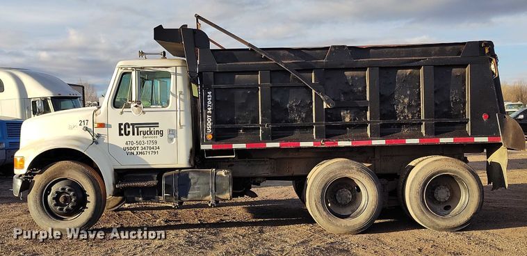 image for item IH9364 1999 International 4900 dump truck