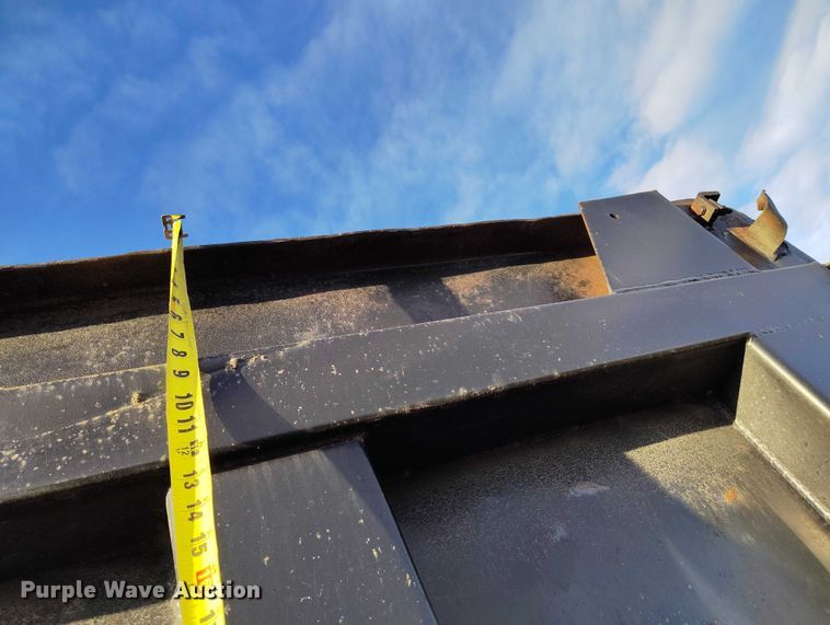 image for item IH9364 1999 International 4900 dump truck