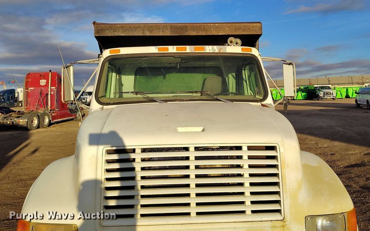 image for item IH9364 1999 International 4900 dump truck