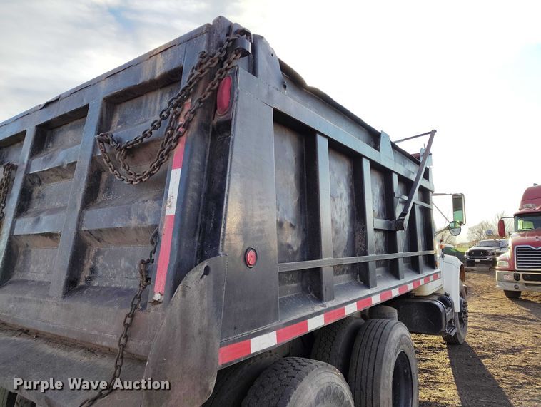 image for item IH9364 1999 International 4900 dump truck