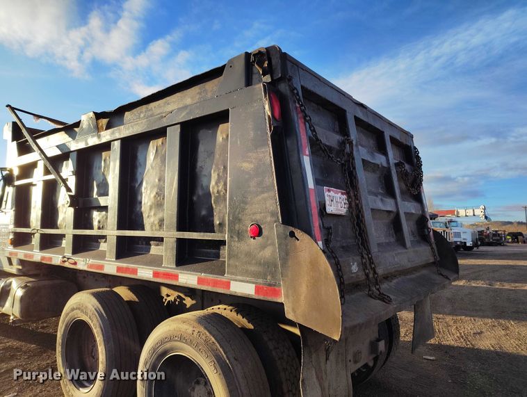 image for item IH9364 1999 International 4900 dump truck