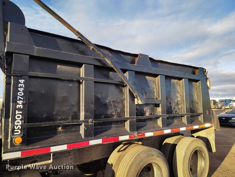 image for item IH9364 1999 International 4900 dump truck