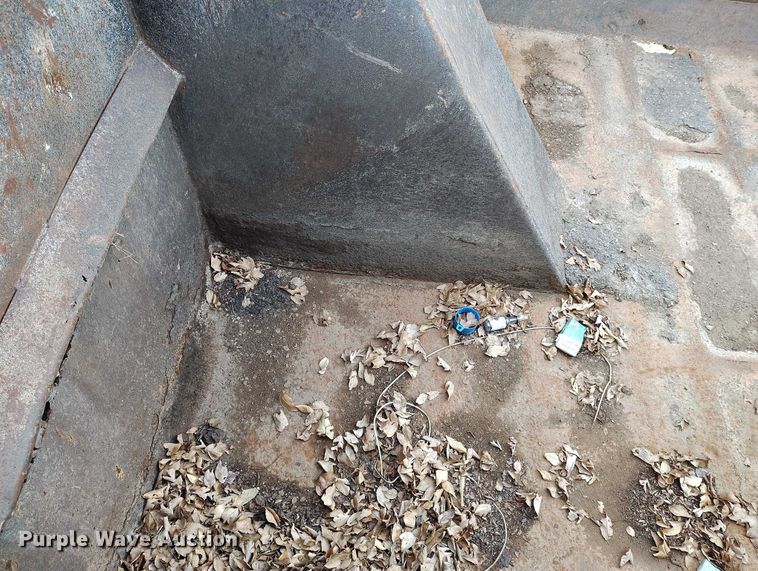 image for item IH9364 1999 International 4900 dump truck