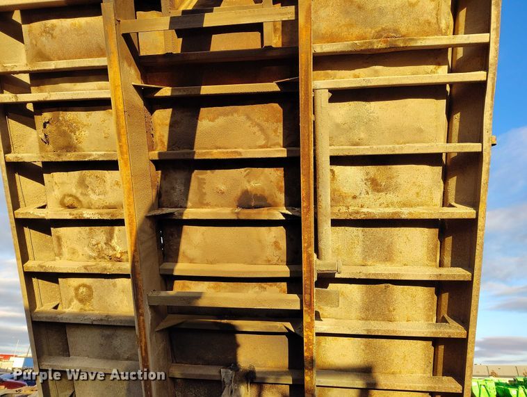 image for item IH9364 1999 International 4900 dump truck