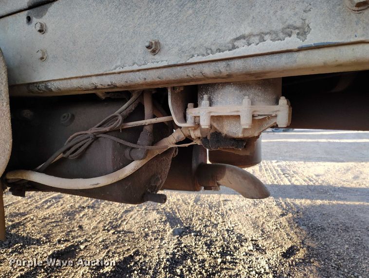 image for item IH9364 1999 International 4900 dump truck