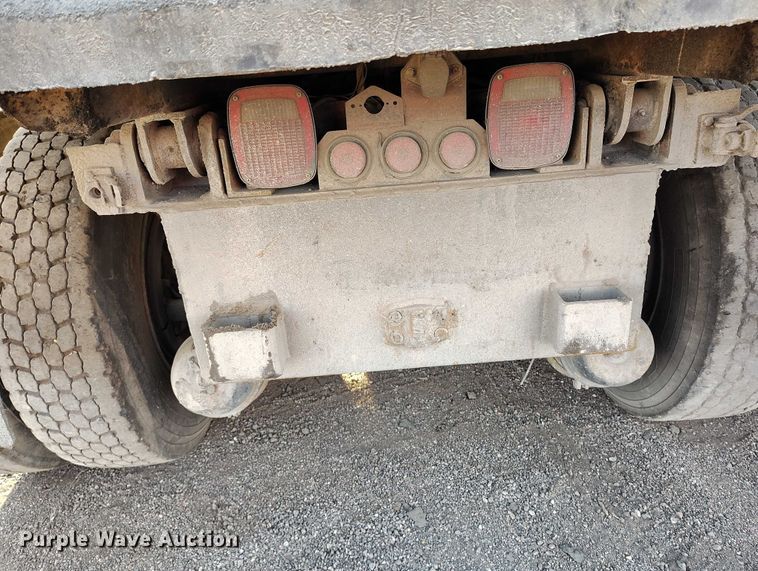 image for item IH9364 1999 International 4900 dump truck