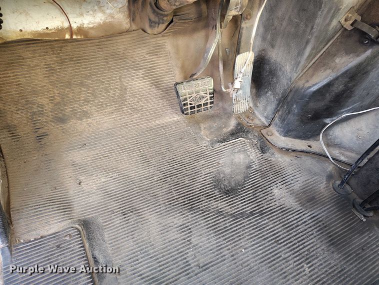 image for item IH9364 1999 International 4900 dump truck