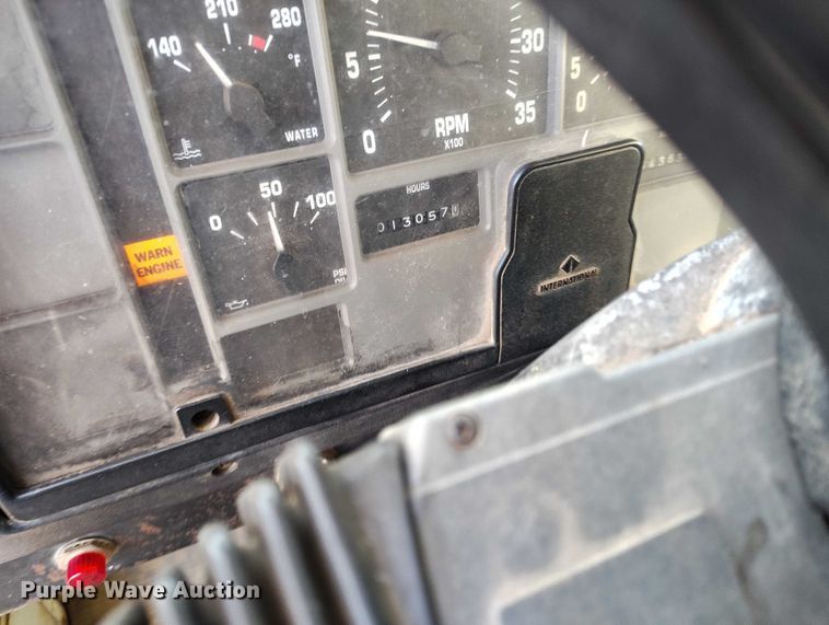 image for item IH9364 1999 International 4900 dump truck