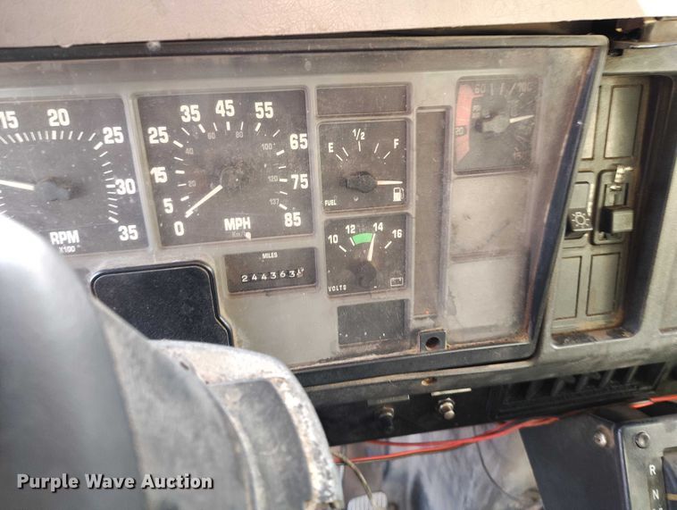 image for item IH9364 1999 International 4900 dump truck