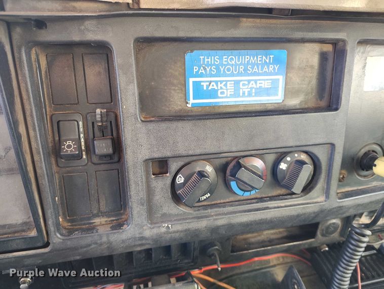 image for item IH9364 1999 International 4900 dump truck