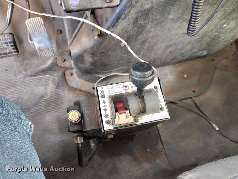 image for item IH9364 1999 International 4900 dump truck