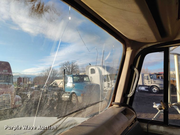 image for item IH9364 1999 International 4900 dump truck