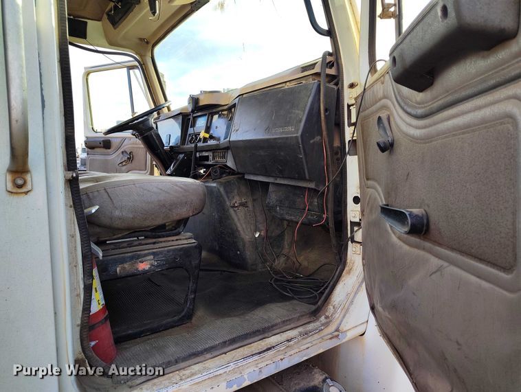 image for item IH9364 1999 International 4900 dump truck