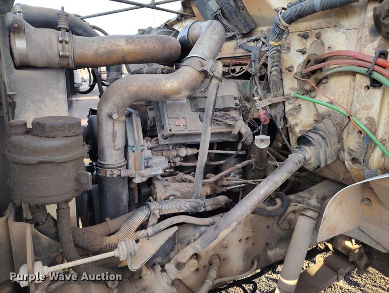 image for item IH9364 1999 International 4900 dump truck