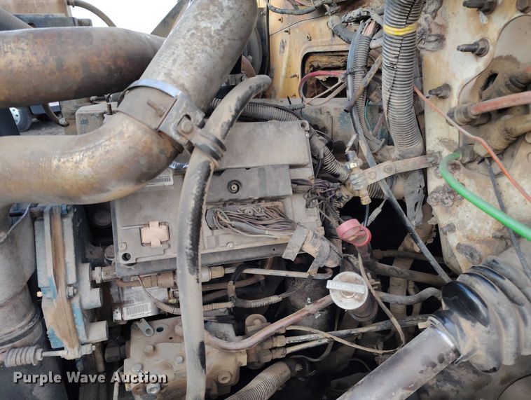 image for item IH9364 1999 International 4900 dump truck