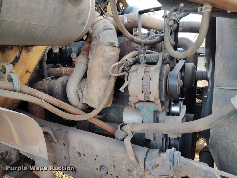 image for item IH9364 1999 International 4900 dump truck