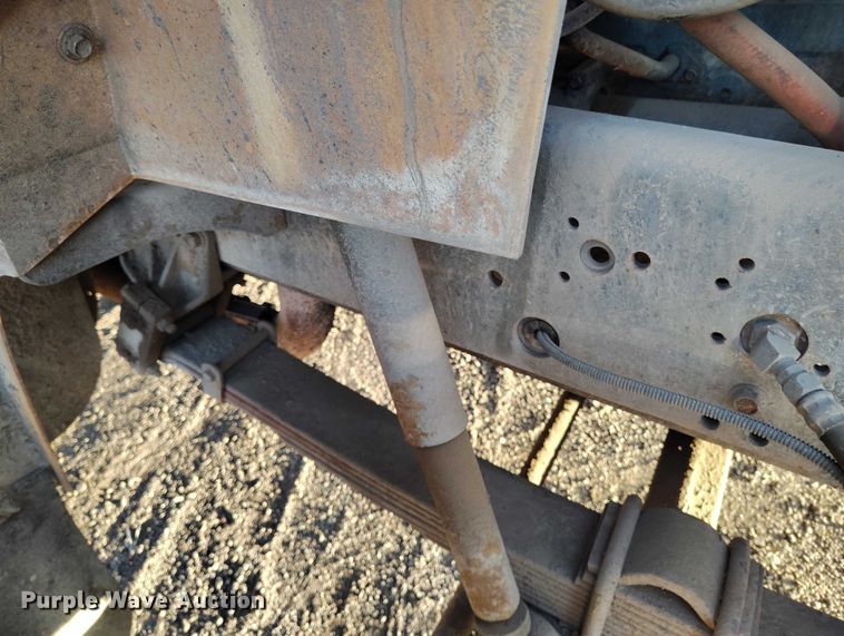 image for item IH9364 1999 International 4900 dump truck