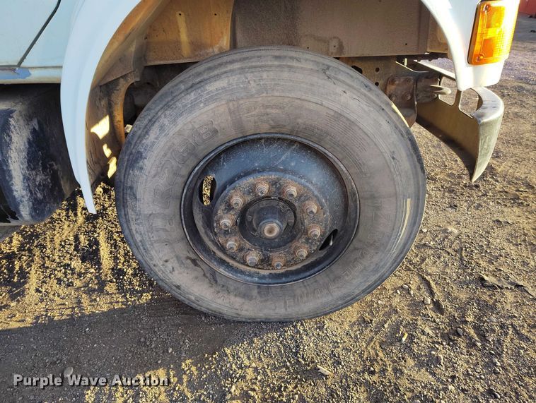image for item IH9364 1999 International 4900 dump truck