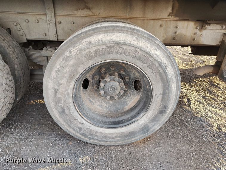 image for item IH9364 1999 International 4900 dump truck