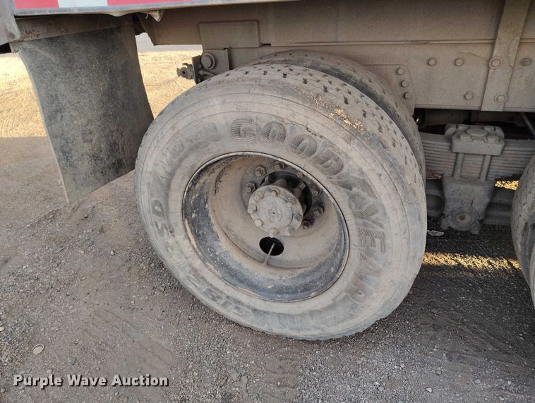 image for item IH9364 1999 International 4900 dump truck