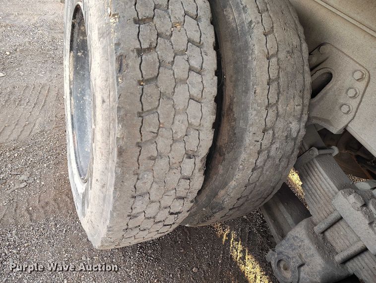 image for item IH9364 1999 International 4900 dump truck