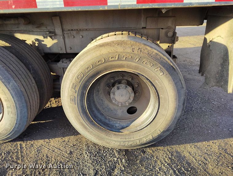 image for item IH9364 1999 International 4900 dump truck