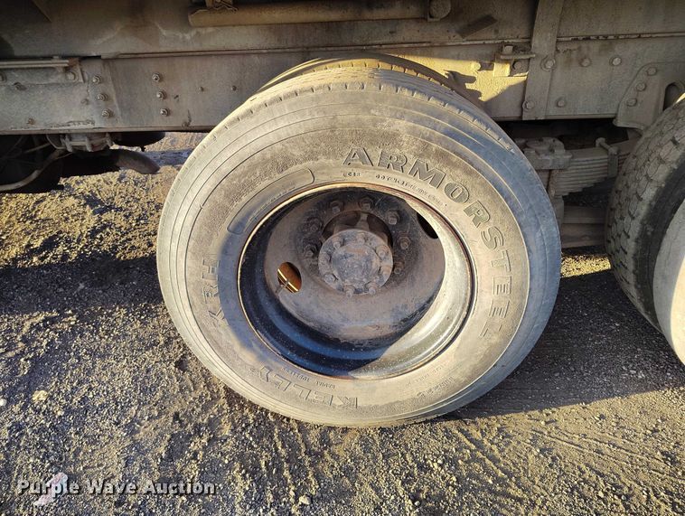 image for item IH9364 1999 International 4900 dump truck