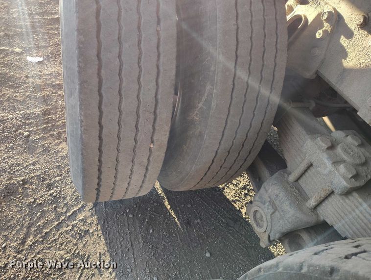 image for item IH9364 1999 International 4900 dump truck