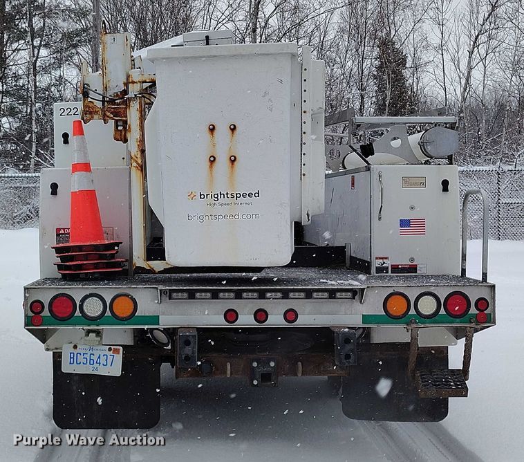 image for item IH9385 2012 Ford F450 Super Duty XL bucket truck