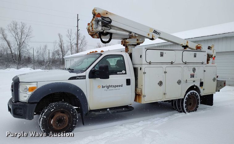 image for item IH9385 2012 Ford F450 Super Duty XL bucket truck