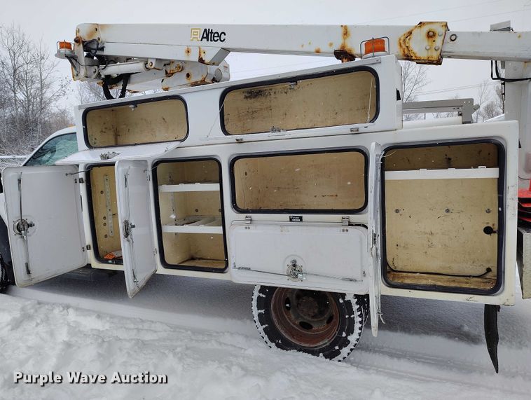 image for item IH9385 2012 Ford F450 Super Duty XL bucket truck