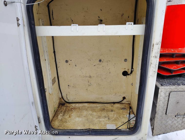 image for item IH9385 2012 Ford F450 Super Duty XL bucket truck