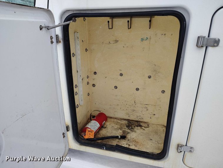 image for item IH9385 2012 Ford F450 Super Duty XL bucket truck