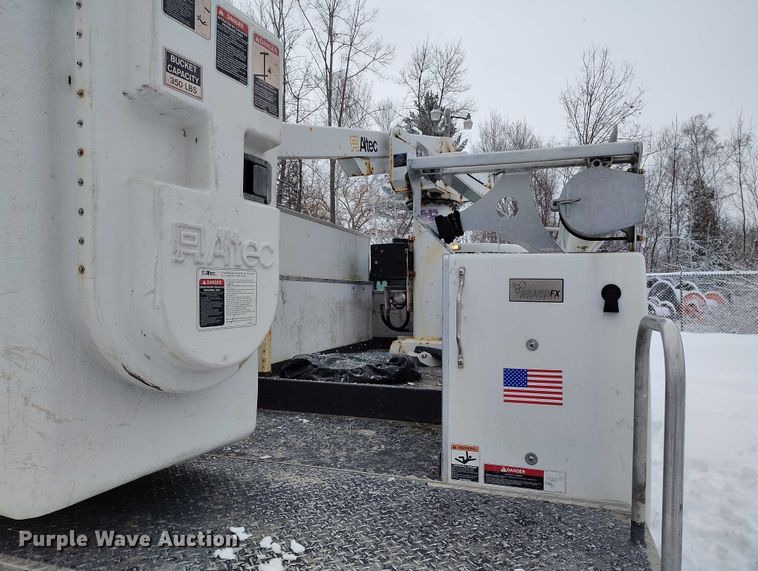 image for item IH9385 2012 Ford F450 Super Duty XL bucket truck