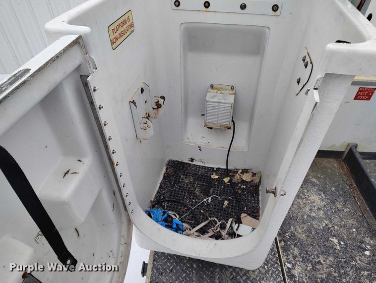 image for item IH9385 2012 Ford F450 Super Duty XL bucket truck