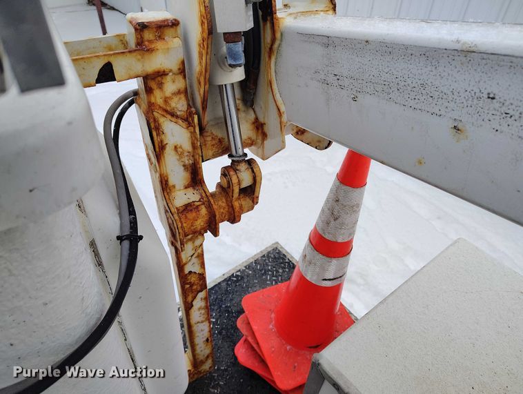 image for item IH9385 2012 Ford F450 Super Duty XL bucket truck