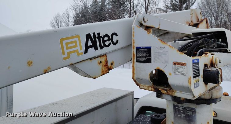 image for item IH9385 2012 Ford F450 Super Duty XL bucket truck