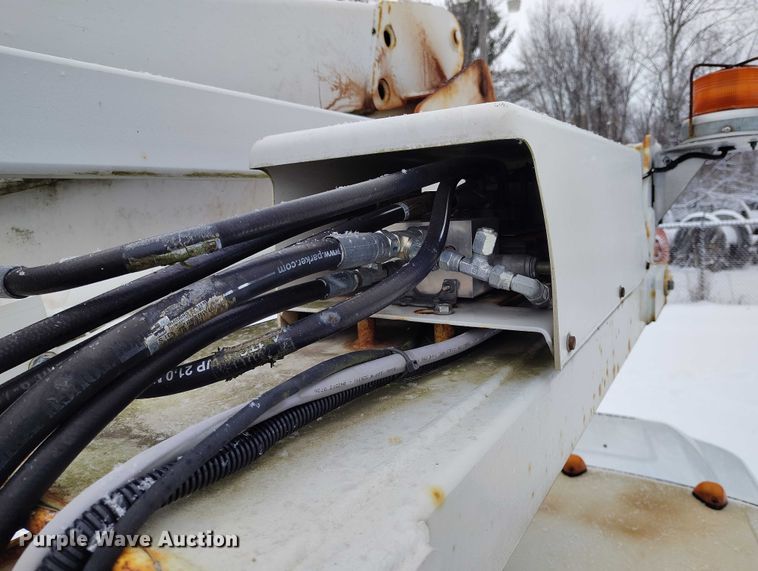 image for item IH9385 2012 Ford F450 Super Duty XL bucket truck