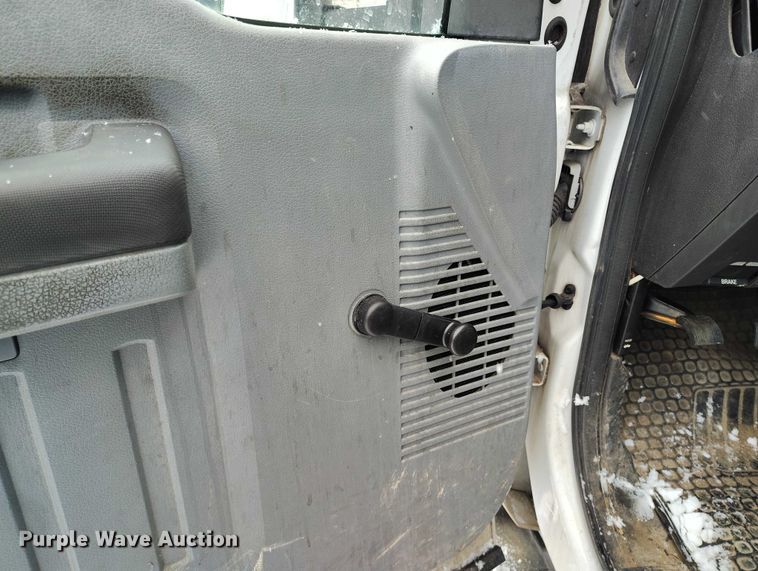 image for item IH9385 2012 Ford F450 Super Duty XL bucket truck