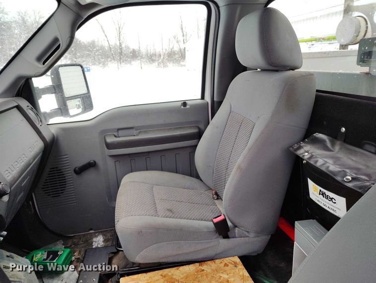 image for item IH9385 2012 Ford F450 Super Duty XL bucket truck